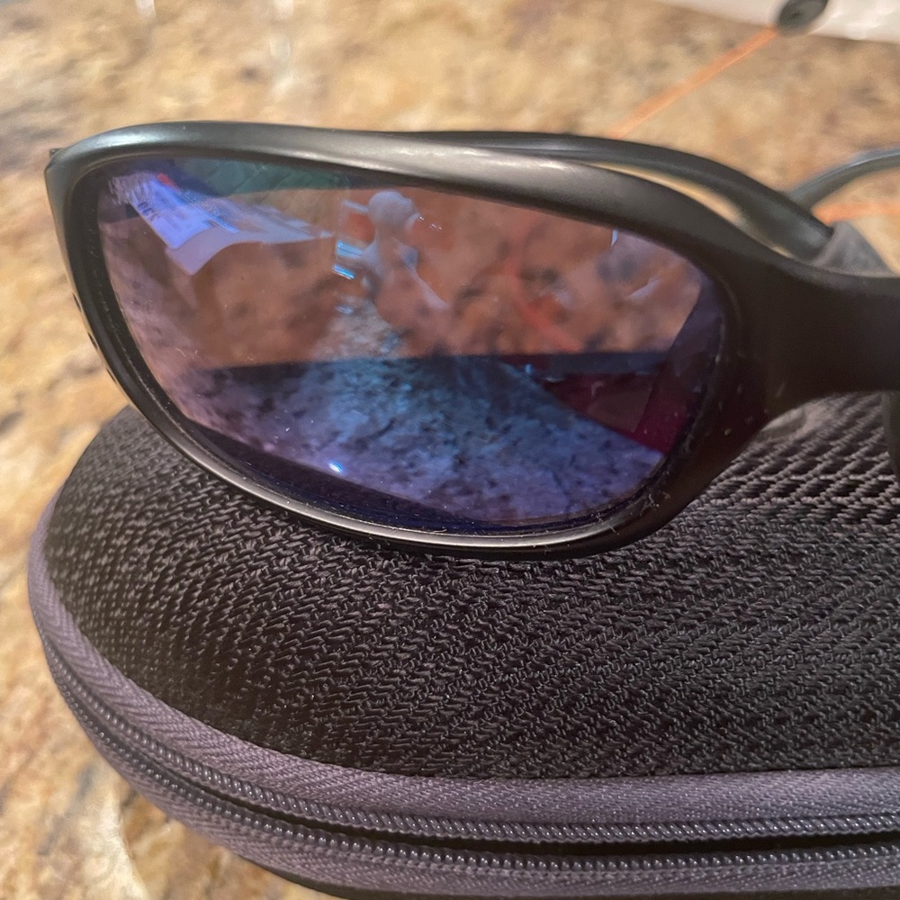 Costa Black and Blue Brine 580 Sunglasses w Box - Picture 4 of 10